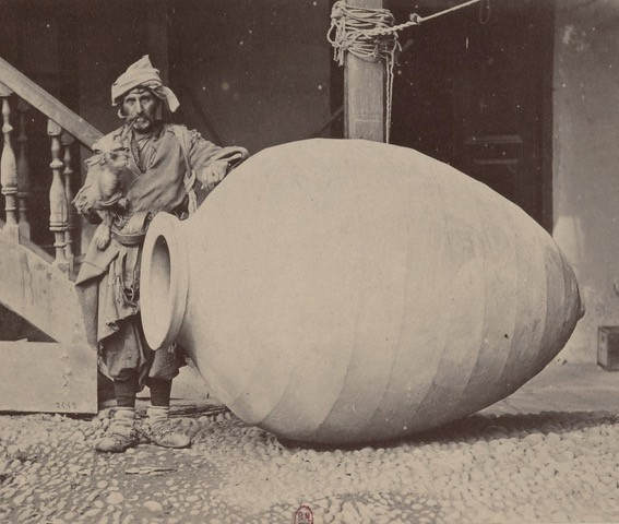 Barry_capitaine._F._25._Grand_vase_pour_la_conservation_du_vin_en_Kacheti_Georgie._Mission_scientifique_de_Mr_Ernest_Chantre._1881